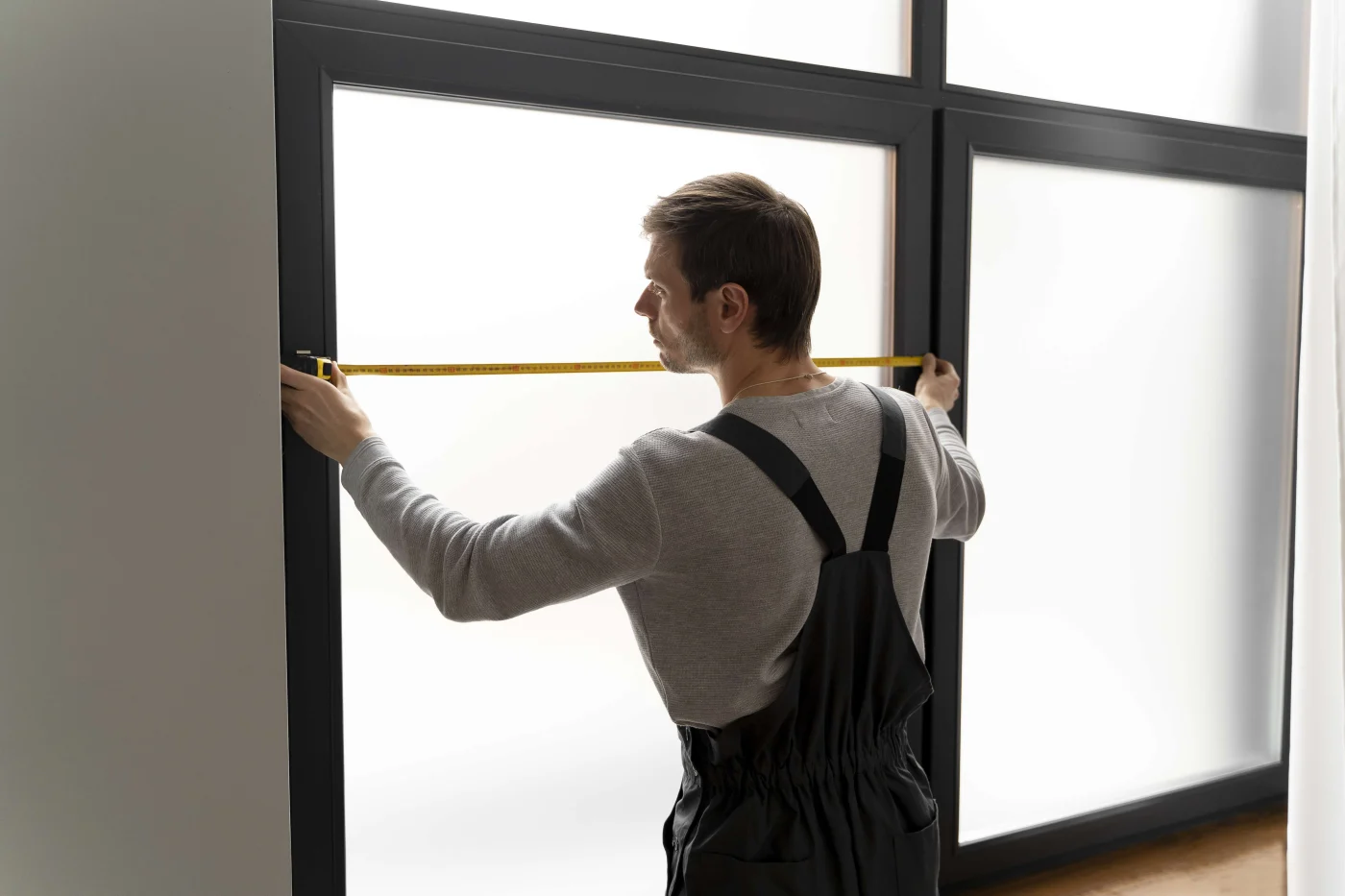 Professional measuring window for the installment of window fashions